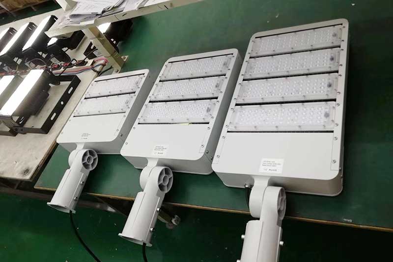 farolas LED comerciales para exteriores a la venta