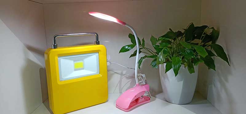 solar rechargeable light