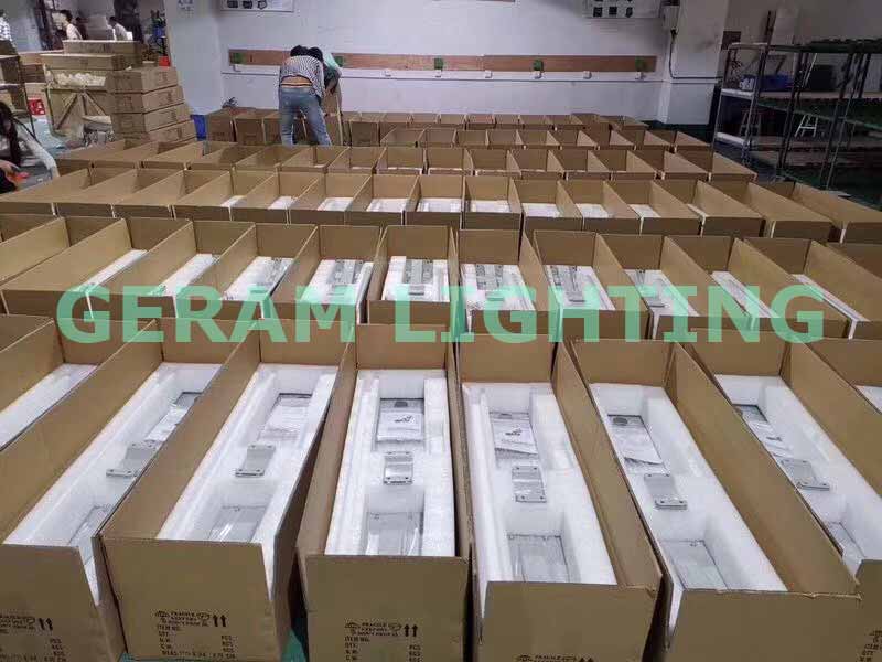 Lampu jalan tenaga surya led 60w 80w 100w