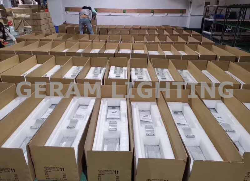 80 100 120 watt disepadukan semua dalam satu lampu jalan yang dipimpin solar