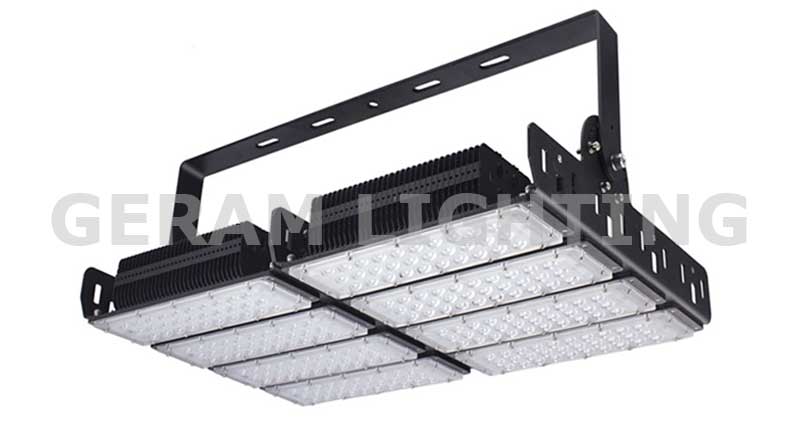 Holofote LED equivalente a 1000 W