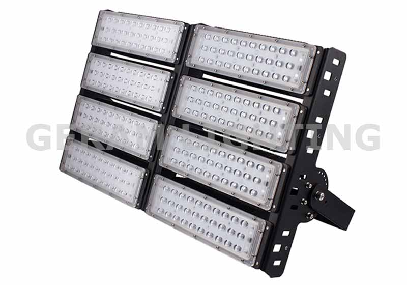 Holofote LED equivalente a 1000 W