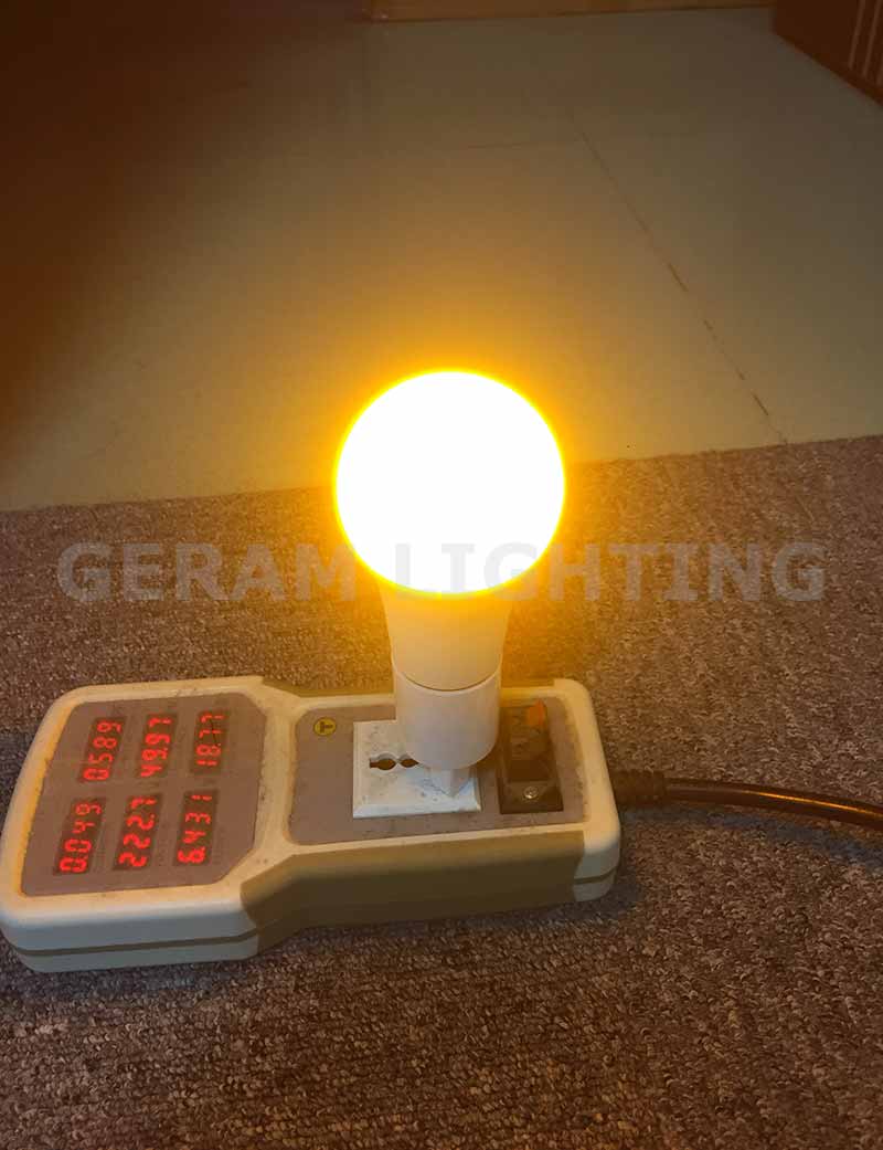 ampoule LED de couleur ambre