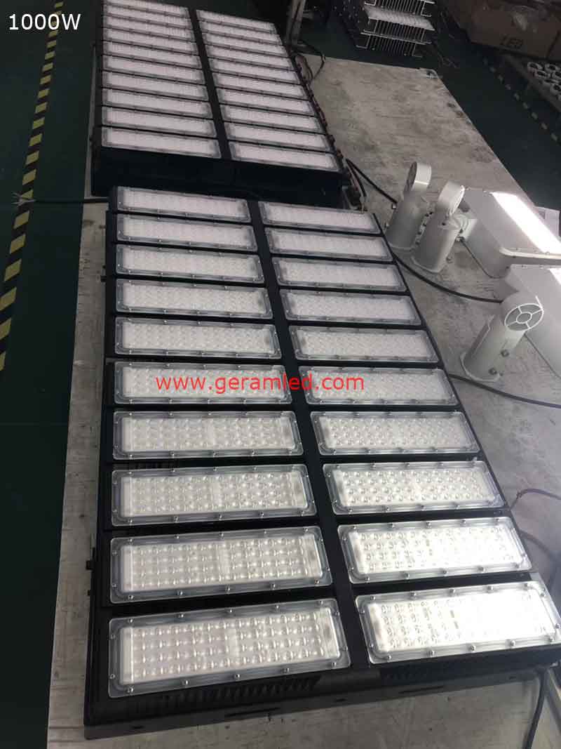 Lampu sorot led tiang tinggi 1000w