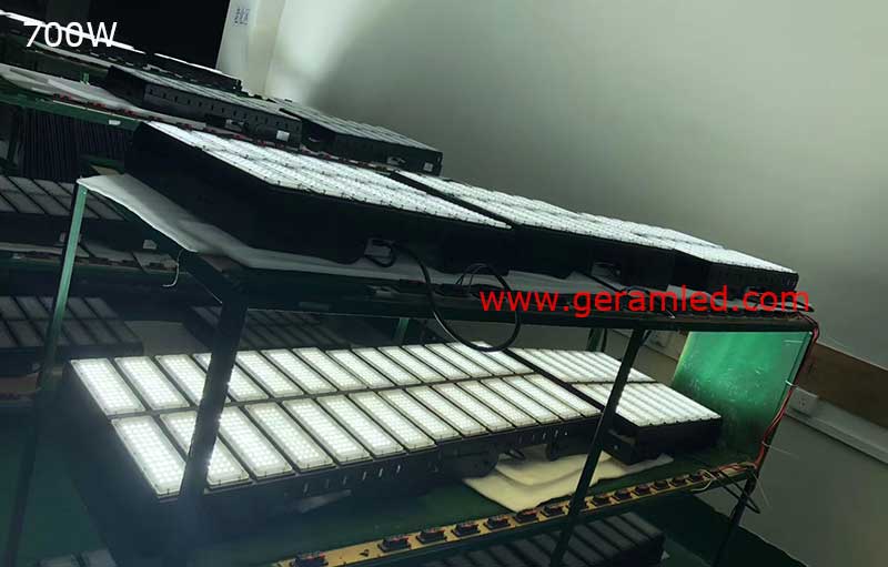 Lampu sorot led tiang tinggi 700w