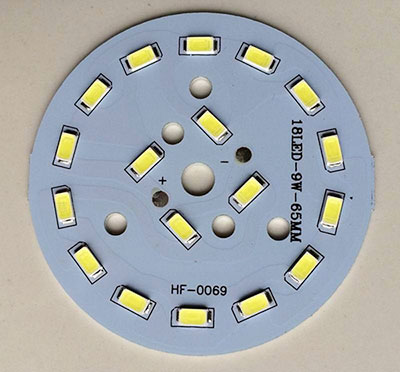 Hur många delar innehåller en LED-lampa?