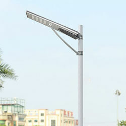 Farola LED con energía solar integrada de 100w