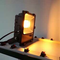 projecteur mené par 2200k