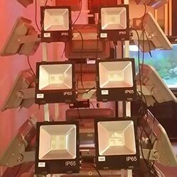 holofote led montado na parede